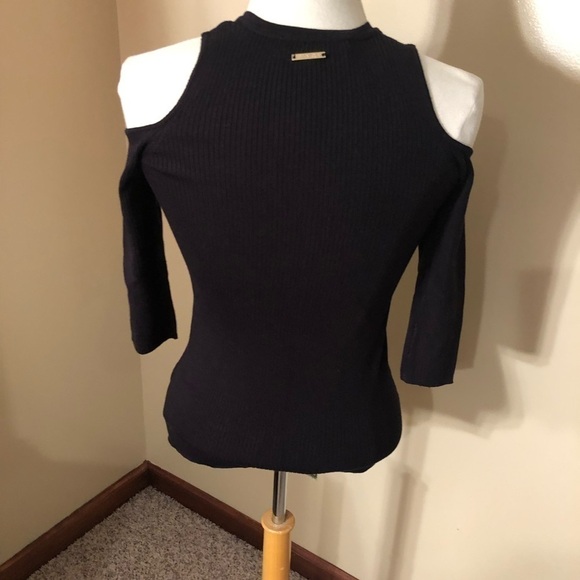 Ellen Tracy Black With Gold Chain Accent Cold Shoulder Sweater Sz S - Picture 8 of 11